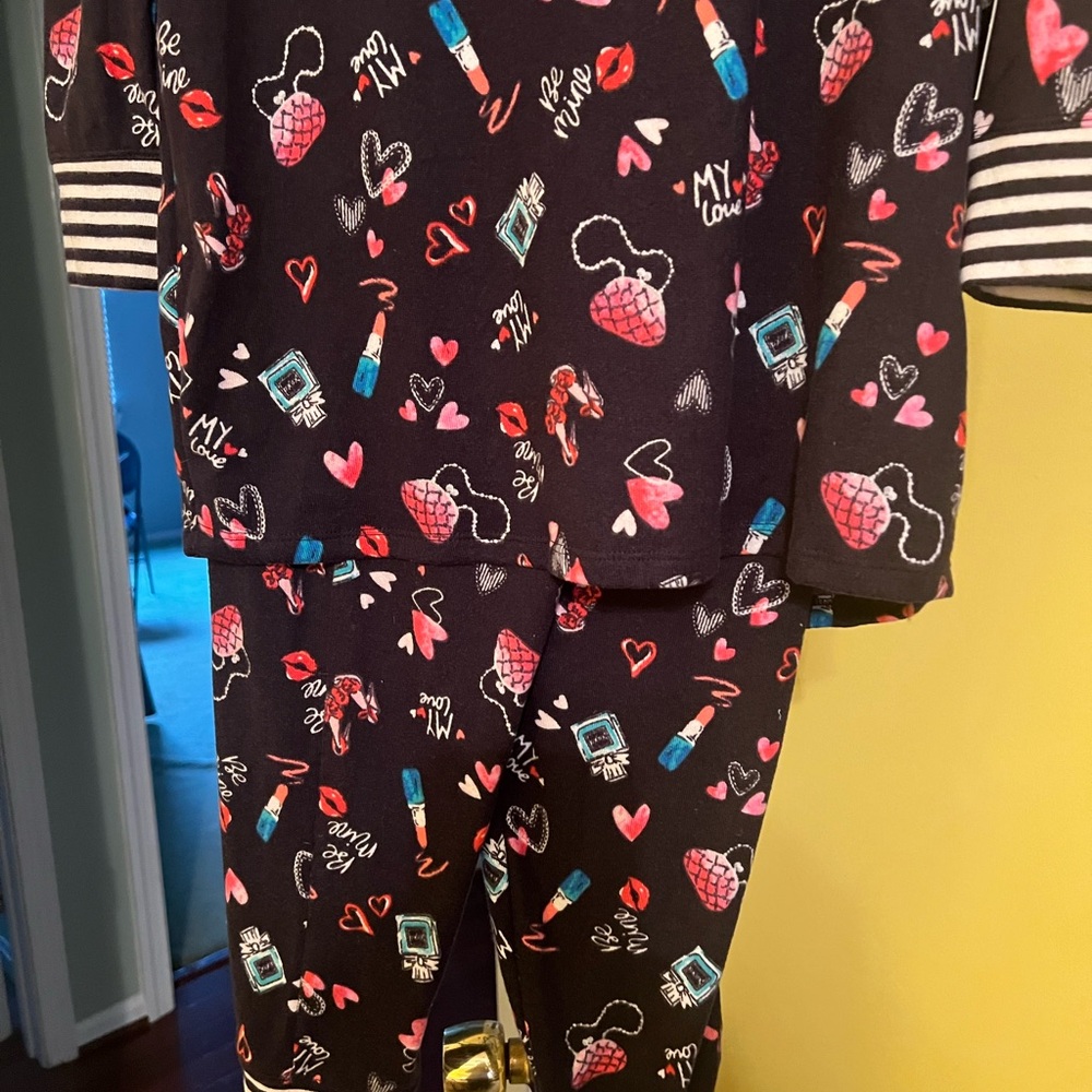 Cuddl Duds Black Pajama Set with Heart and Lipstick Pattern